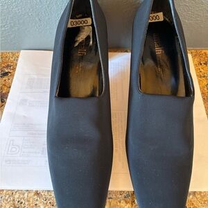 Nordstroms NWT Amalfi women’s black heels size 9 Made in Italy